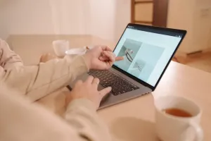 Ile waży wózek widłowy? Porównanie mas i typów